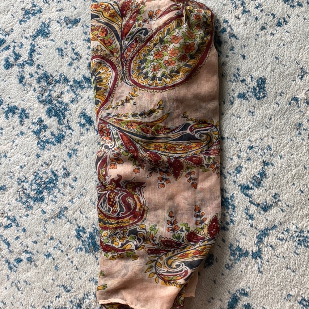 Never worn, light pink scarf